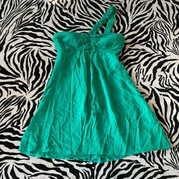 BCBG maxazaria emerald green asymmetrical one shoulder ruffle silk mini dress - Picture 2 of 16